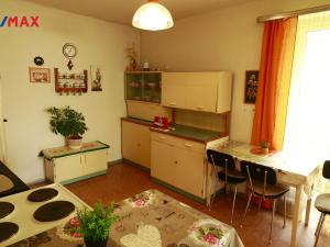 Prodej bytu 2+1, Ostrov, Luční, 62 m2