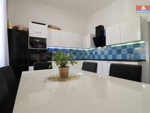 Prodej bytu 3+1, Karlovy Vary, náměstí Dr. M. Horákové, 66 m2