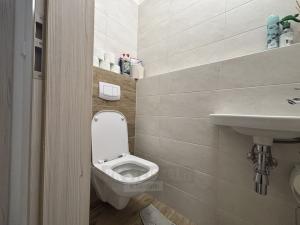 Pronájem bytu 3+kk, Včelná, Pod Tratí, 76 m2