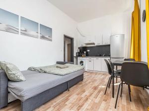 Pronájem činžovního domu, Praha - Karlín, 360 m2