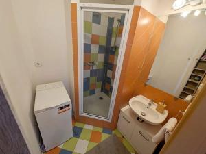 Pronájem bytu 2+kk, Praha - Troja, Hnězdenská, 36 m2