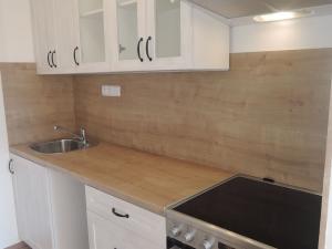 Pronájem bytu 2+kk, Praha - Bohnice, Poznaňská, 43 m2