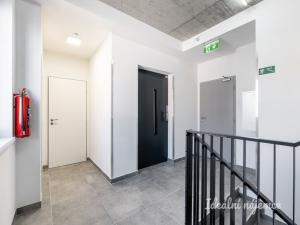 Pronájem bytu 2+kk, Praha - Kyje, Za černým mostem, 37 m2