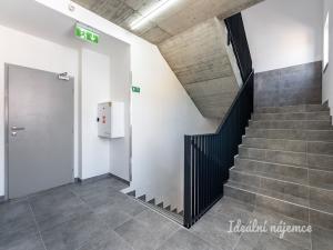 Pronájem bytu 2+kk, Praha - Kyje, Za černým mostem, 37 m2