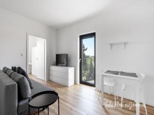 Pronájem bytu 2+kk, Praha - Kyje, Za černým mostem, 37 m2