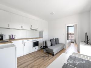 Pronájem bytu 2+kk, Praha - Kyje, Za černým mostem, 37 m2