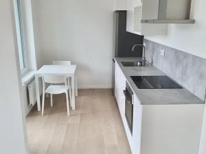 Pronájem bytu 1+kk, Praha - Troja, Hnězdenská, 34 m2