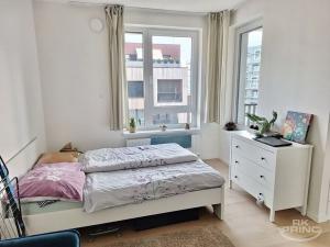 Pronájem bytu 1+kk, Praha - Troja, Hnězdenská, 34 m2