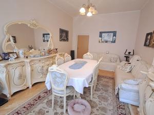 Prodej bytu 3+1, Karlovy Vary, Dr. Davida Bechera, 94 m2