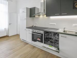 Pronájem bytu 2+kk, Praha - Bubeneč, Korunovační, 50 m2