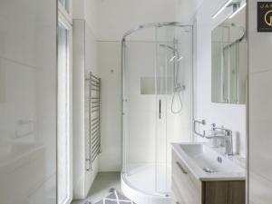 Pronájem bytu 2+kk, Praha - Bubeneč, Korunovační, 50 m2
