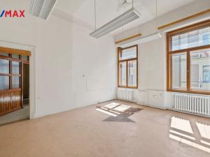 Pronájem historického objektu, Hradec Králové, Tomkova, 1502 m2