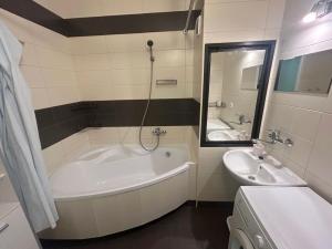Pronájem bytu 3+1, Praha - Michle, Přímětická, 70 m2