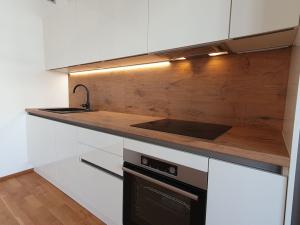 Pronájem bytu 2+kk, Praha - Vysočany, Smržových, 53 m2