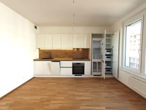 Pronájem bytu 2+kk, Praha - Vysočany, Smržových, 53 m2