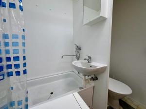 Pronájem bytu 1+kk, Pardubice, Brožíkova, 38 m2