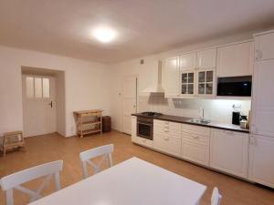 Pronájem bytu 3+kk, Praha - Holešovice, Na Maninách, 81 m2