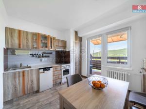 Prodej bytu 3+1, Hrádek, Družstevní, 73 m2