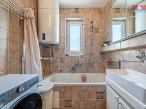 Prodej bytu 3+1, Hrádek, Družstevní, 73 m2