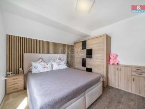 Prodej bytu 3+1, Hrádek, Družstevní, 73 m2