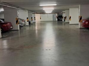 Prodej garážového stání, Praha - Strašnice, Názovská, 11 m2