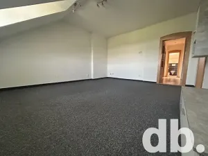 Pronájem bytu 2+1, Karlovy Vary, náměstí Republiky, 68 m2