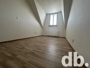 Pronájem bytu 2+1, Karlovy Vary, náměstí Republiky, 68 m2