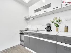 Prodej bytu 2+kk, Karlovy Vary - Rybáře, Sokolovská, 35 m2