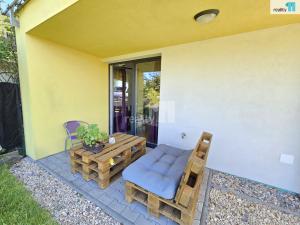Pronájem bytu 1+kk, Vestec, U Hrubých, 31 m2