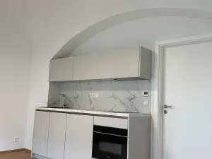 Pronájem bytu 1+kk, Praha - Vršovice, Bartoškova, 28 m2