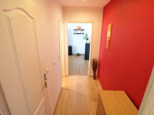 Prodej bytu 2+1, Praha - Kobylisy, Hlaváčova, 61 m2