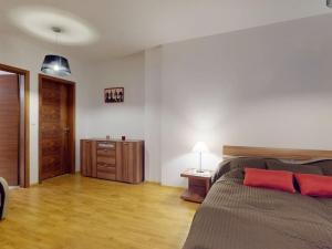 Prodej bytu 2+kk, Karlovy Vary, Libušina, 88 m2