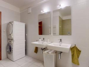 Prodej bytu 2+kk, Karlovy Vary, Libušina, 88 m2