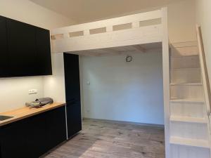 Pronájem bytu 1+kk, Praha - Holešovice, Letohradská, 23 m2