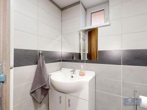 Prodej rodinného domu, Březí, U školky, 198 m2