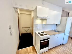 Pronájem bytu 1+kk, Praha - Hrdlořezy, Českobrodská, 24 m2
