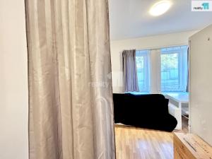 Pronájem bytu 1+kk, Praha - Hrdlořezy, Českobrodská, 24 m2