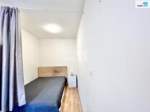 Pronájem bytu 1+kk, Praha - Hrdlořezy, Českobrodská, 24 m2