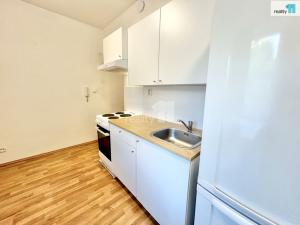 Pronájem bytu 1+kk, Praha - Hrdlořezy, Českobrodská, 24 m2