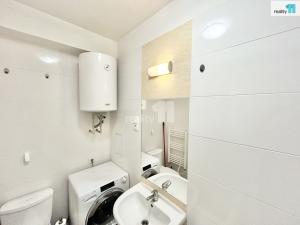Pronájem bytu 1+kk, Praha - Hrdlořezy, Českobrodská, 24 m2