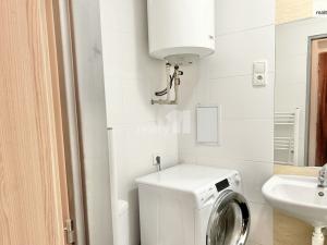 Pronájem bytu 1+kk, Praha - Hrdlořezy, Českobrodská, 24 m2