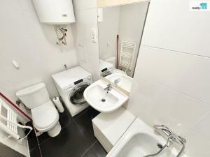 Pronájem bytu 1+kk, Praha - Hrdlořezy, Českobrodská, 24 m2