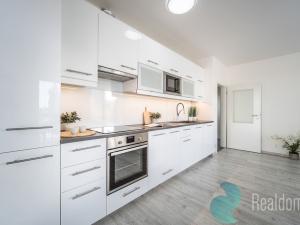 Prodej bytu 2+kk, Říčany, Na Výšině, 56 m2