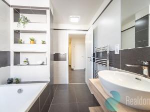 Prodej bytu 2+kk, Říčany, Na Výšině, 56 m2