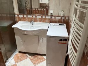 Prodej bytu 3+1, Karlovy Vary - Rybáře, Vodárenská, 76 m2