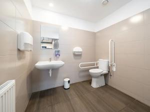 Prodej obchodního prostoru, Říčany, Černokostelecká, 73 m2