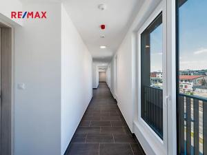 Pronájem bytu 1+kk, Praha - Hloubětín, Poděbradská, 33 m2