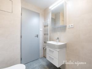 Pronájem bytu 2+kk, Praha - Sobín, Želetická, 45 m2