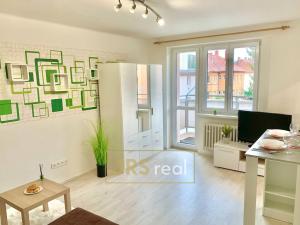 Pronájem bytu 1+1, Uherské Hradiště, Mojmírova, 31 m2