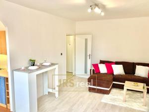 Pronájem bytu 1+1, Uherské Hradiště, Mojmírova, 31 m2
